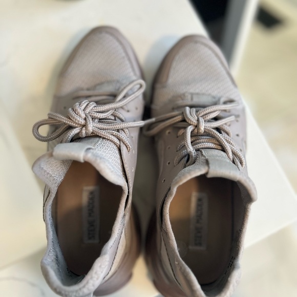 Steve Madden Chunky Dad Platform Sneaker - Picture 3 of 4